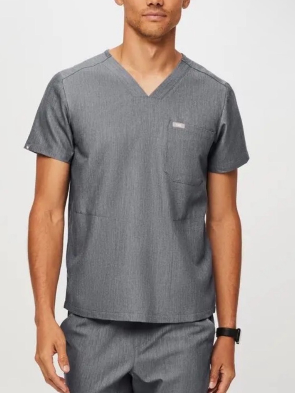 FIGS Chisec ⚡ Three-Pocket Men Scrub Top in Heather Grey / Graphite Size S